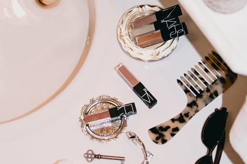 GÖZ MAKYAJINDA YÜKSEK DOZ IŞILTI: NARS SPARKLING SEDUCTION LIQUID EYESHADOW